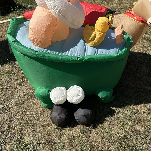 Rare Gemmy CHRISTMAS Animated Scrubbing‎ Bath Hot Tub SANTA REINDEERinflatable